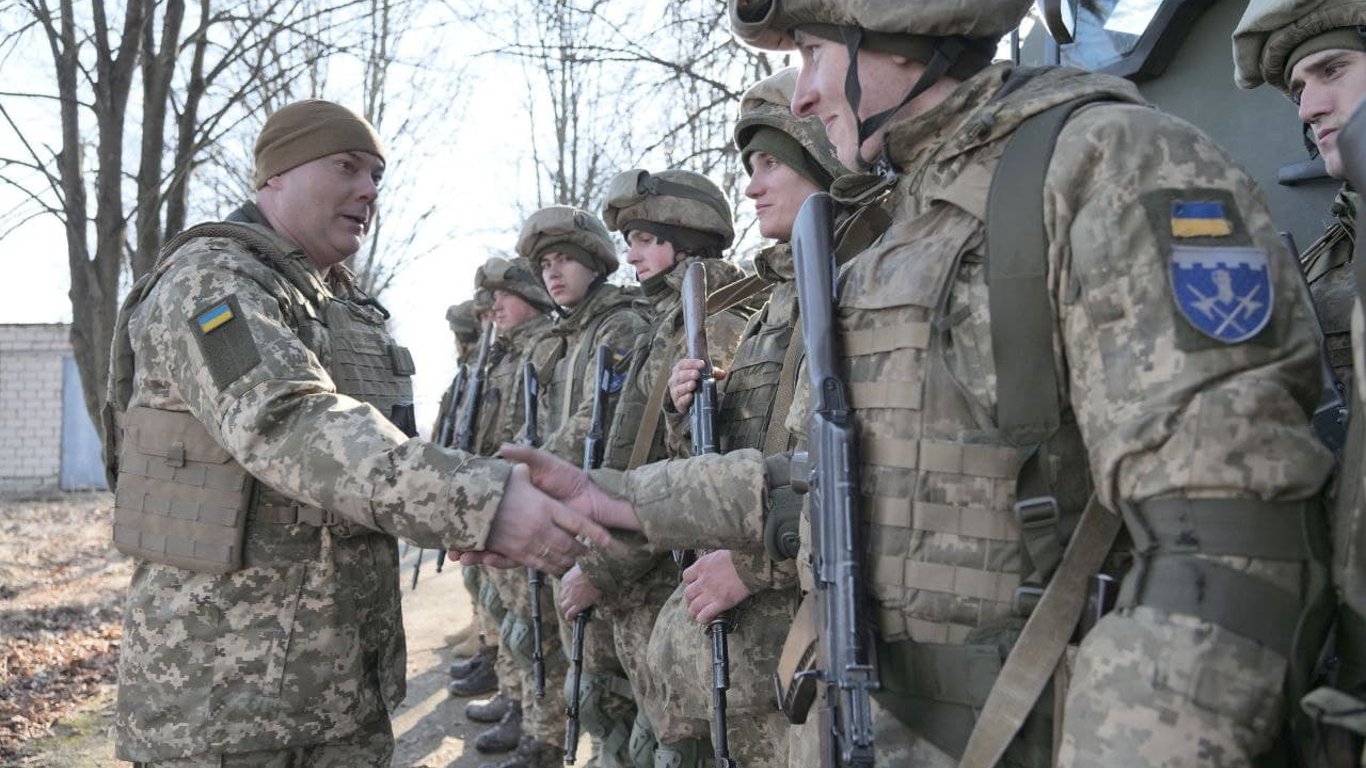 День единения в Украине - Наев поблагодарил военных за службу в сложные для страны времена