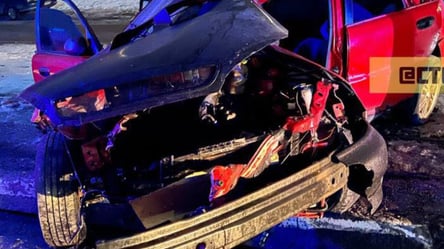 Автомобиль врезался в столб: в Харькове произошло ДТП с пострадавшими - 285x160