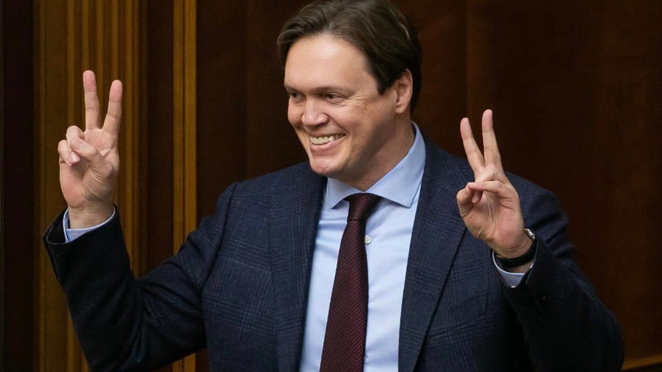 Дмитрий Сенниченко-ВРУ уволила чиновника с должности главы Фонда госимущества