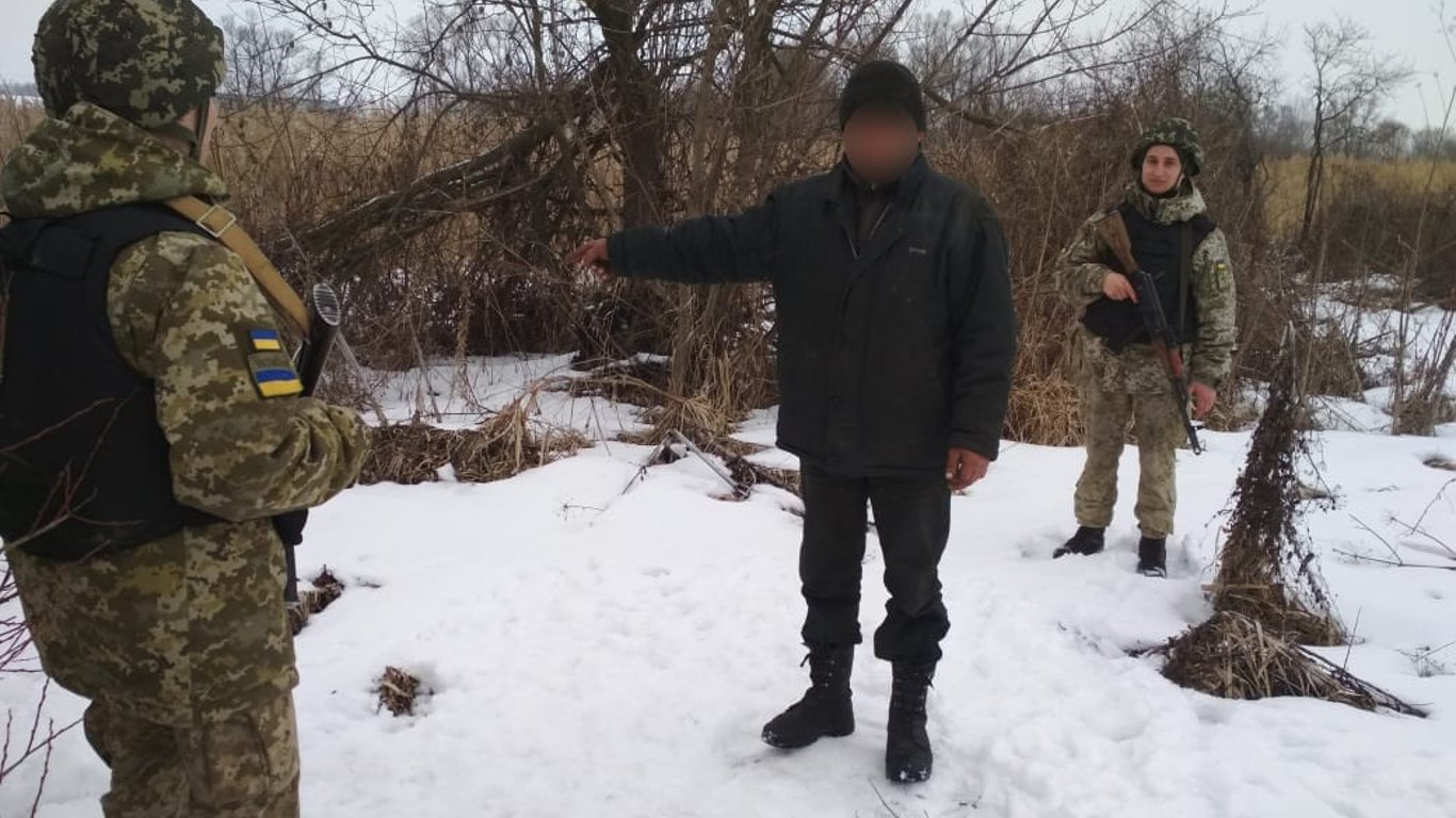 На Харківщині прикордонники затримали чоловіка на кордоні з Росією