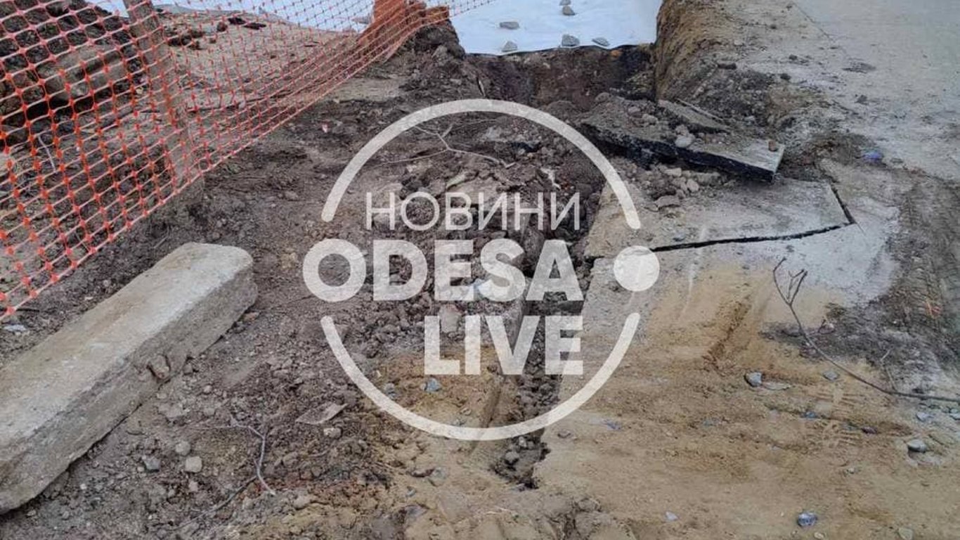 В Одессе застройщик захватил часть дороги под парковку жилого комплекса - Фото