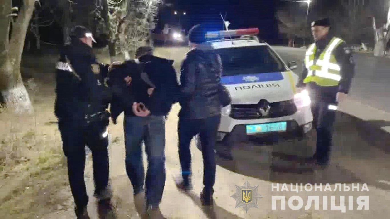 В Одеській області затримали розбійників, які напали на будинок пенсіонерів - відео