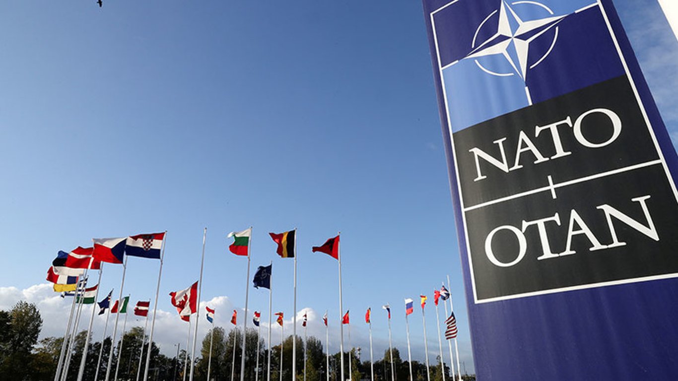 НАТО переміщує свій офіс з Києва до Львова