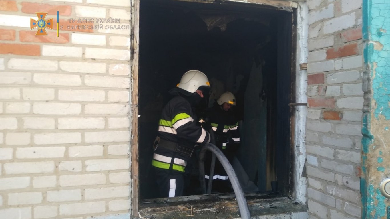 На Харківщині під час пожежі рятувальники виявили труп чоловіка