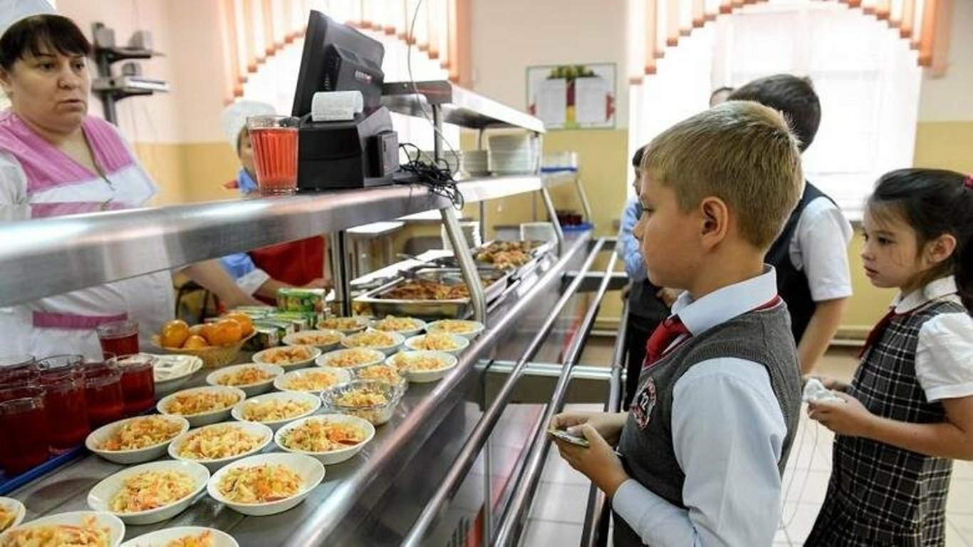 Тысячи одесских младшеклассников остались без бесплатного питания