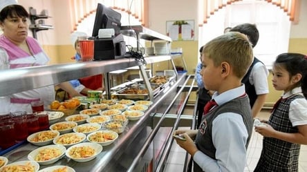 Тысячи одесских младшеклассников остались без бесплатного питания: причина - 285x160