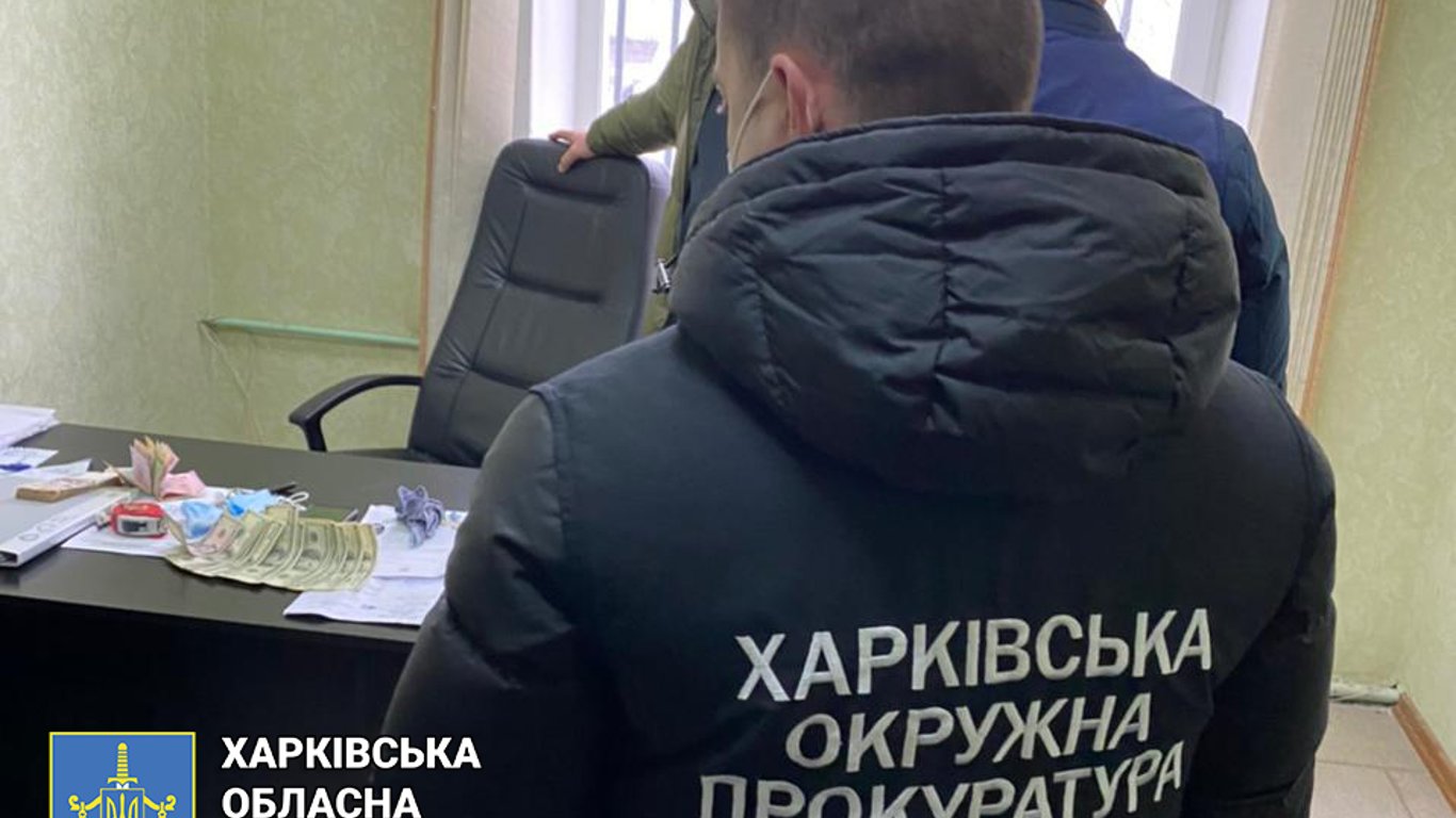 В Харькове бухгалтер госпредприятия оценила свои услуги в тысячу долларов