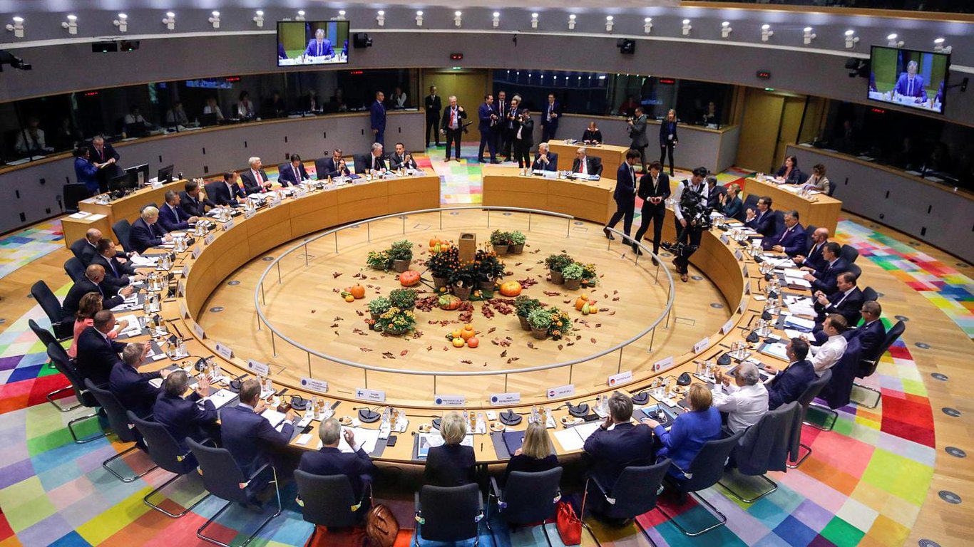 Лидеры ЕС на саммите согласуют продление военной помощи Украине, — Reuters