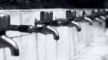 Сотням містян час запастися водою: графік відключення водопостачання в Одесі 24 лютого - 285x160