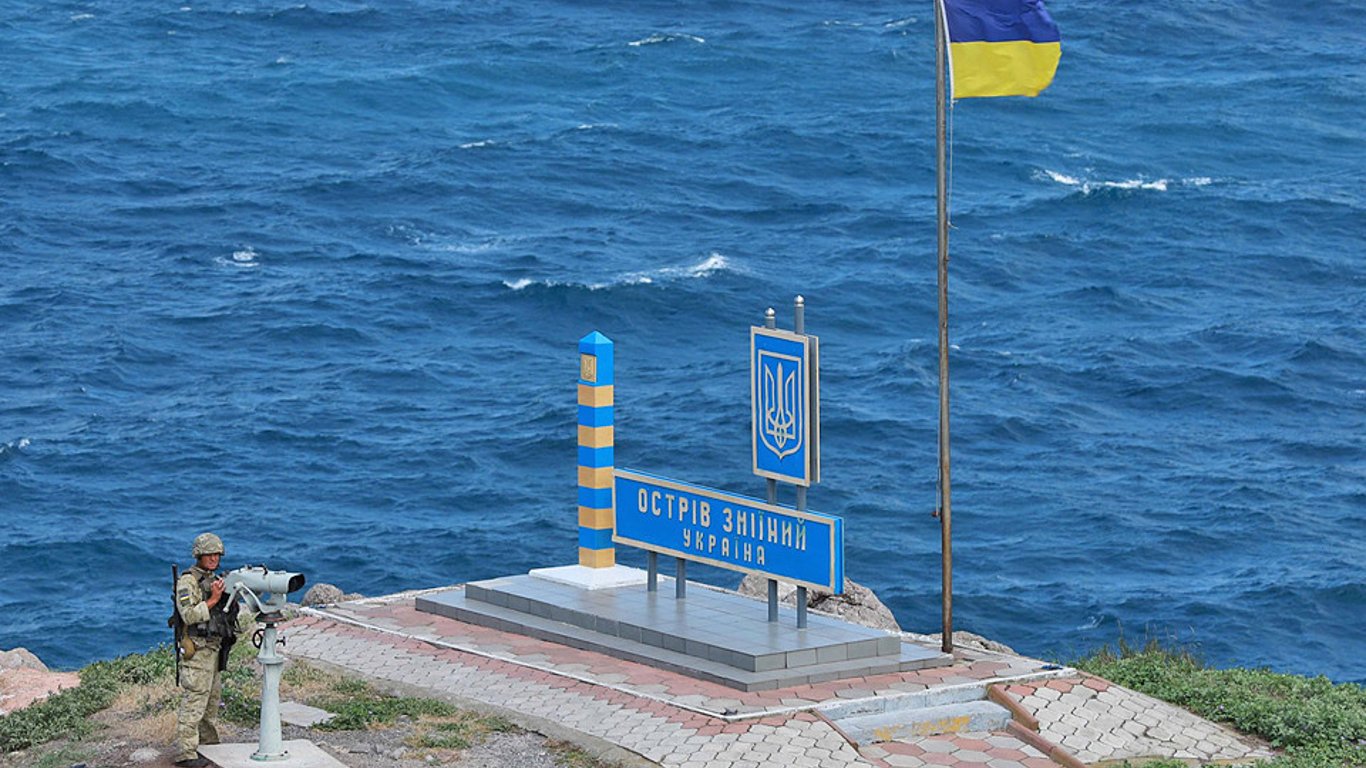 На острові Зміїний загинули 13 українських прикордонників