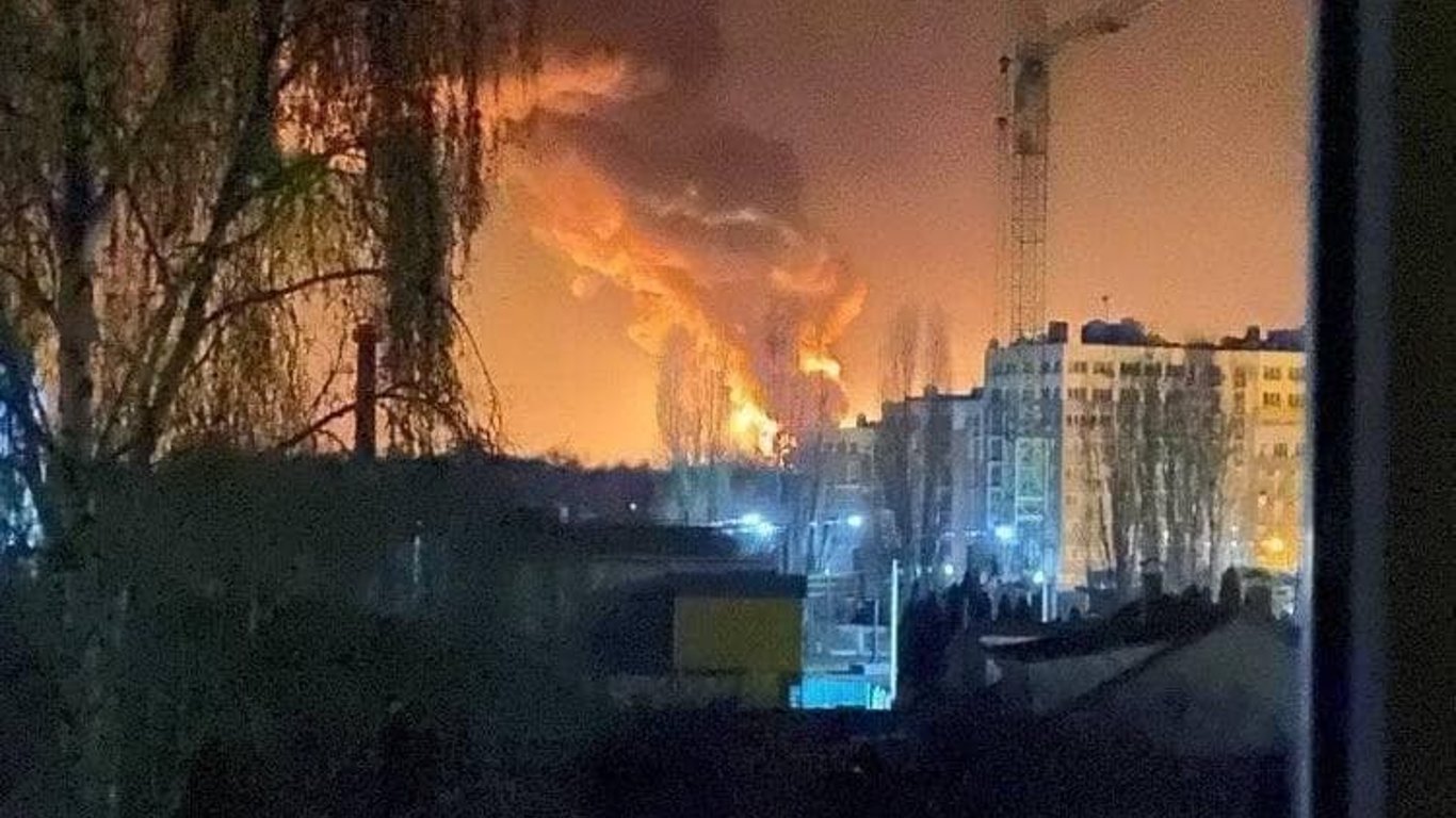 Васильков - российские военные взорвали нефтебазу на Киевщине