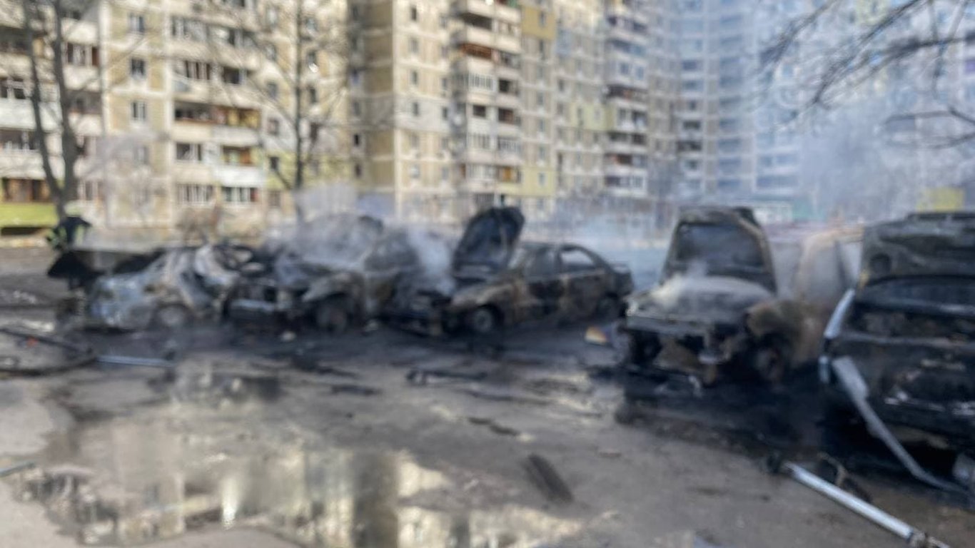 Нападение России на Украину-в Киеве произошел взрыв в 16-этажке - есть пострадавшие