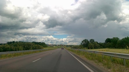 На трассе в Польшу образовалась 20-километровая автомобильная очередь - 285x160
