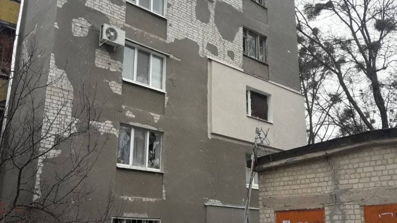В результате обстрела в Харькове на одной из улиц в машине сгорела целая семья