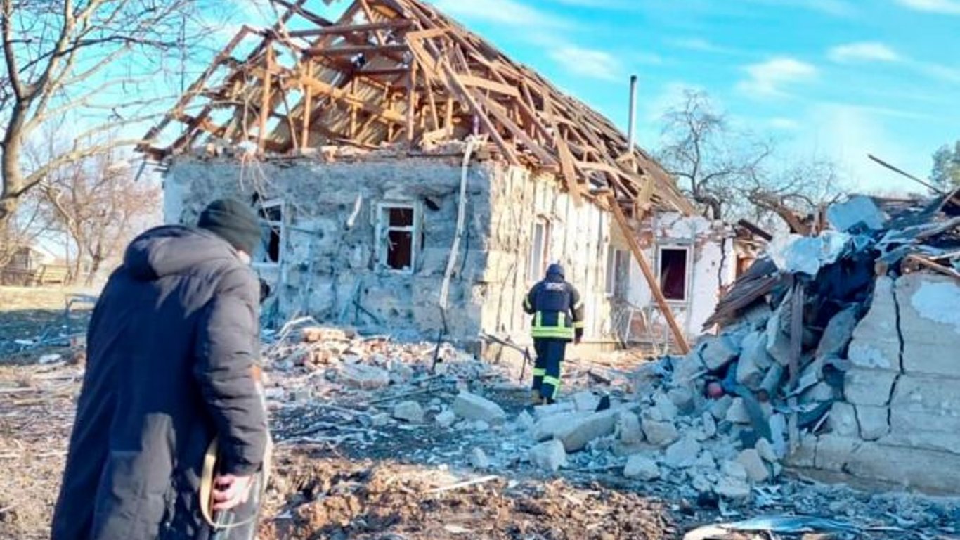 Чернігівщина - російські окупанти обстріляли села з Градів