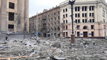 Авиаудар по площади Свободы в Харькове: под завалами обнаруживают погибших и раненых. Фото 18+ - 285x160