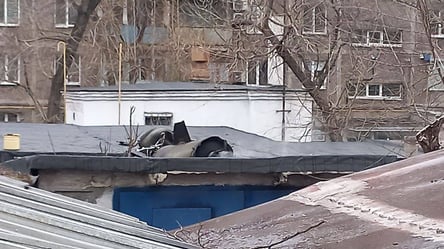 У Маріуполі бойовики РФ випустили у житловий будинок ракету, але та не розірвалась. Фото, відео - 285x160