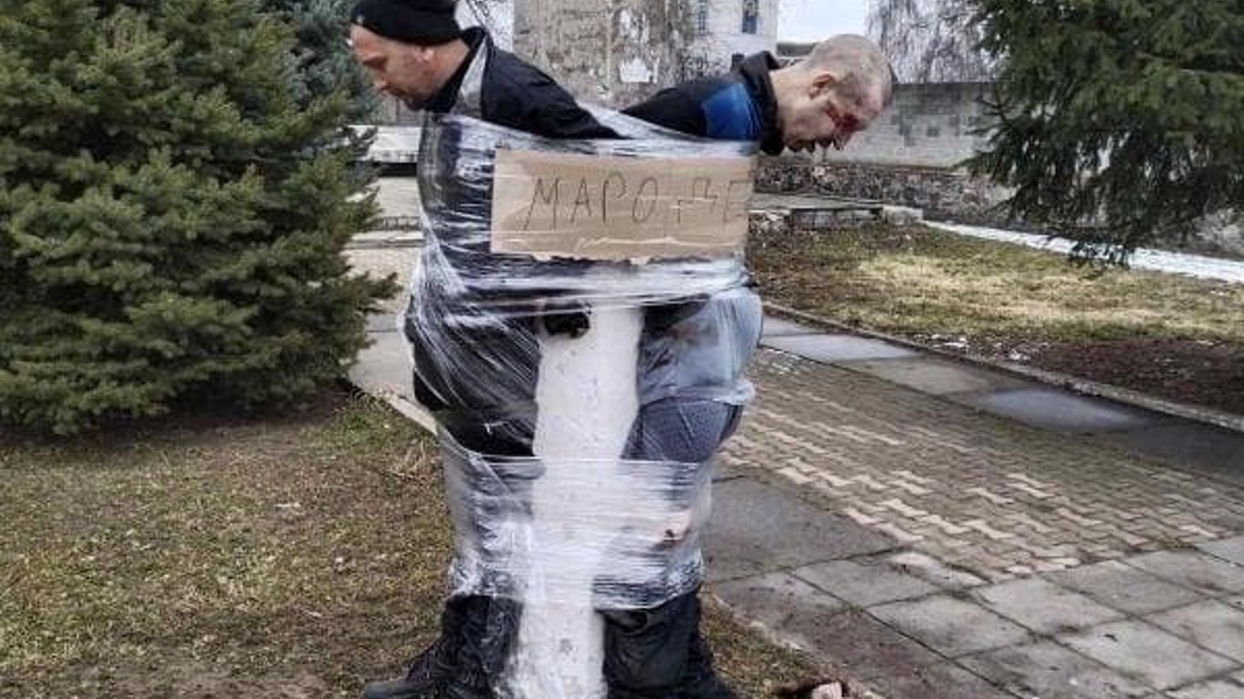 На Харьковщине жители привязывают мародеров к столбам