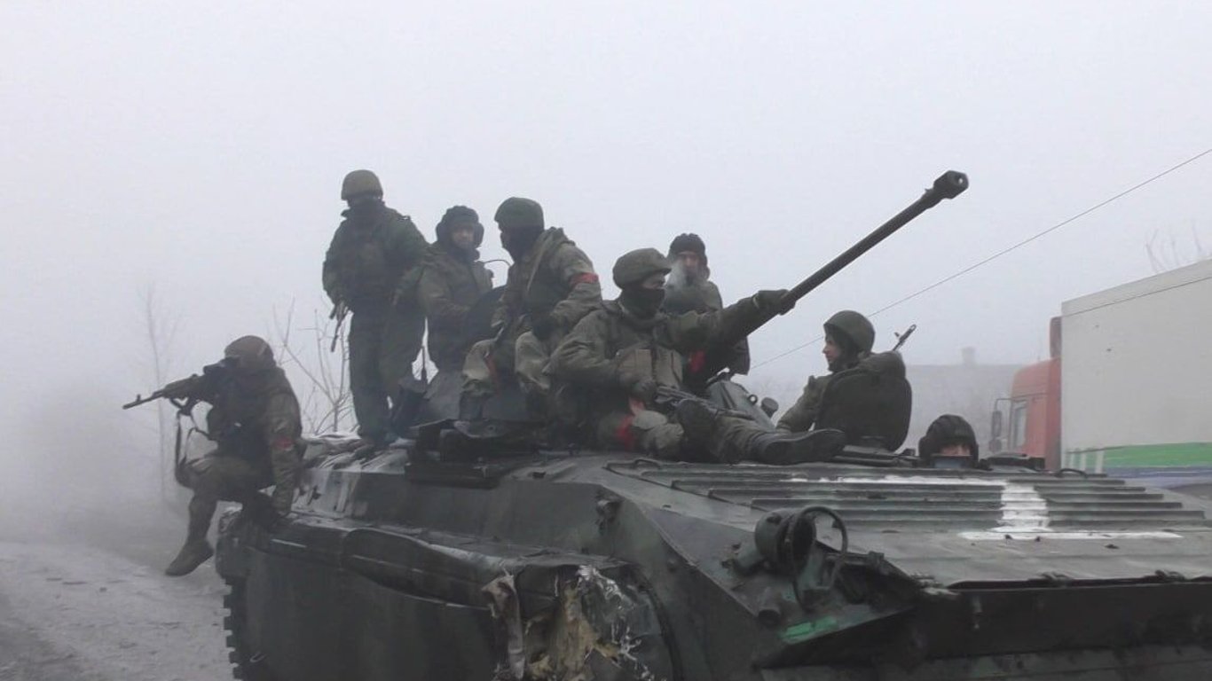 Нападение на Украину - российские войска обстреляли изюм