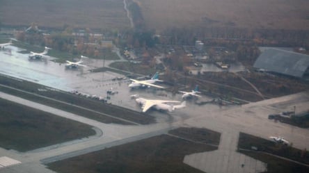 Розтрощений аеропорт та ангари у вогні: з'явилось перше відео після кровопролитних боїв у Гостомелі - 285x160