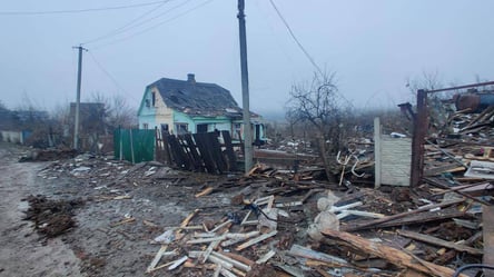 Российская авиация разрушила весь поселок под Харьковом. Фото - 285x160