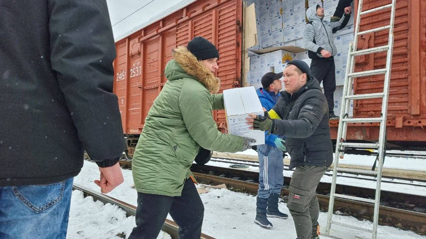 Десятки фур с гуманитарной помощью доставлены в Харьков