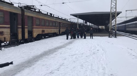 Как проходит эвакуация женщин и детей из Харькова. Видео - 285x160