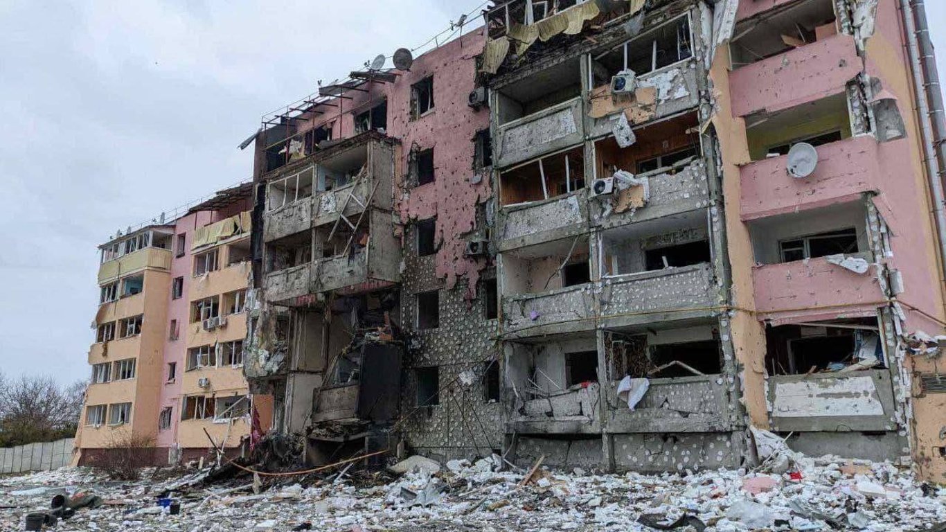 Оккупанты обстреляли из танков село под Киевом-фото