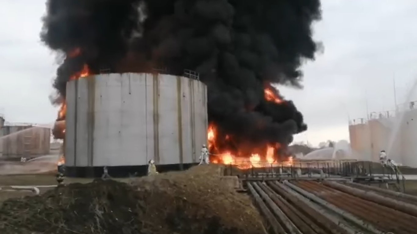 Українські бійці вдарили по нафтобазі в Луганську: у загарбників виникнуть проблеми з пальним. Відео