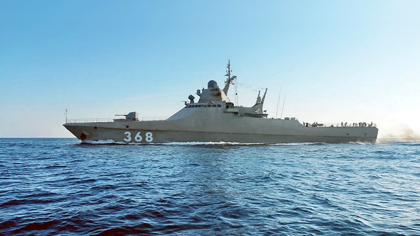 На Одещині підбили корабель окупантів, який атакував Зміїний острів