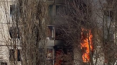 У Харкові окупанти знову обстріляли багатоквартирні будинки: горять кілька поверхів. Відео - 285x160