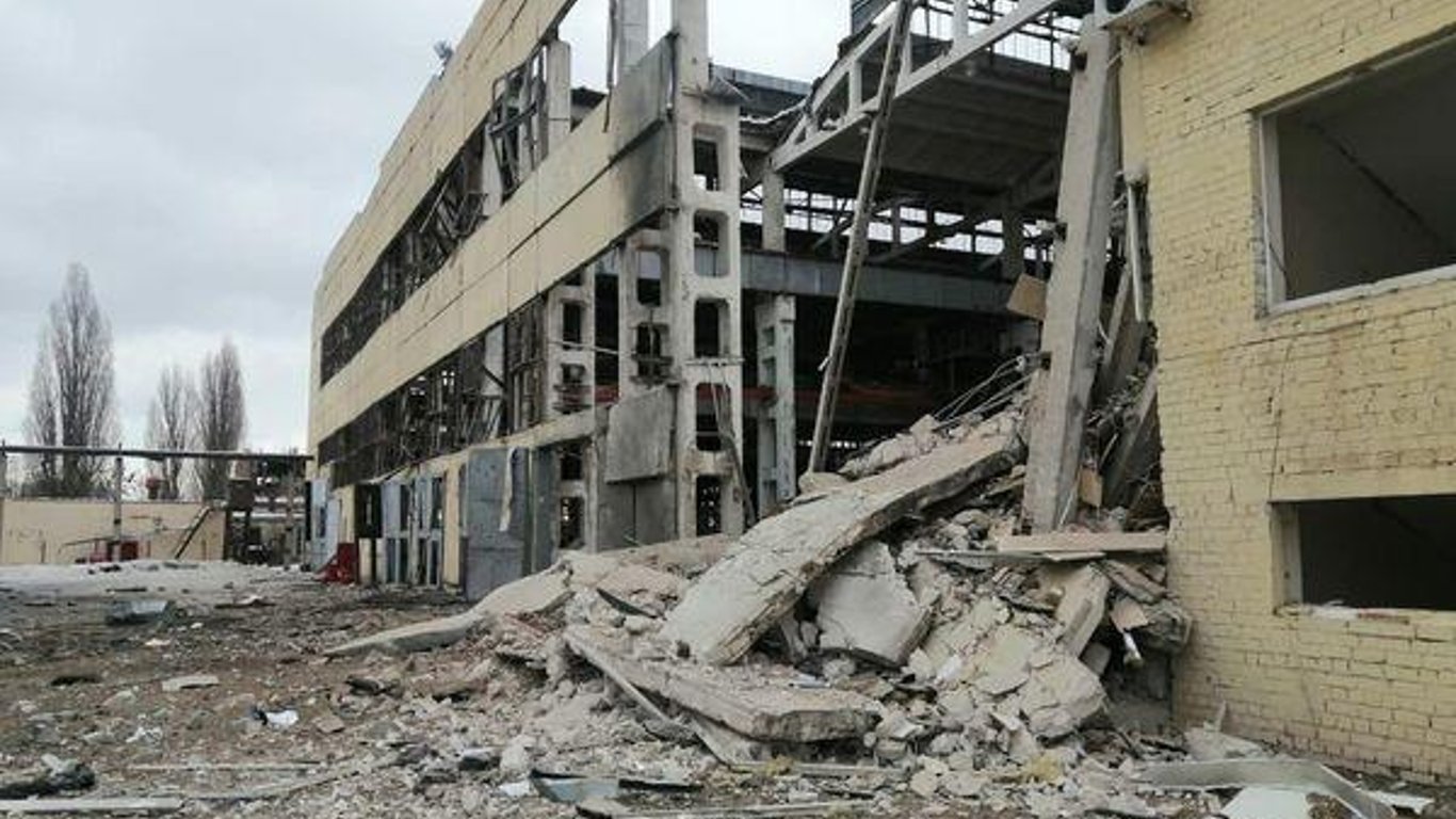 В Харькове оккупанты обстреляли и разбомбили бронетанковый завод