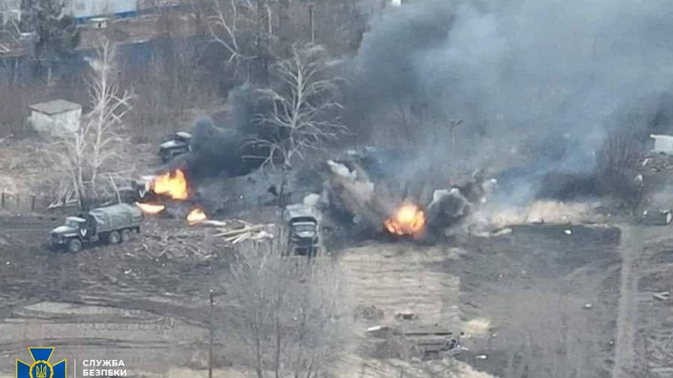 На Киевщине ВСУ уничтожили колонну техники, о которой сообщили очевидцы