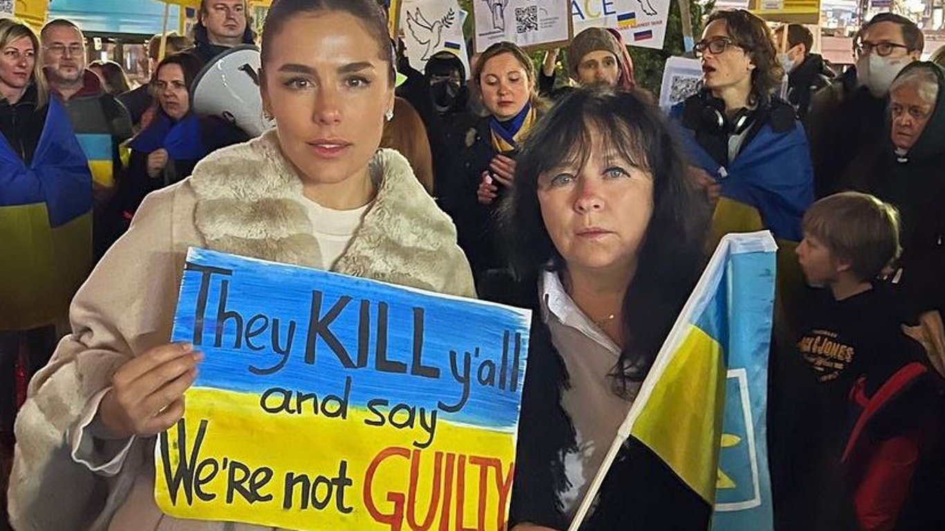 Ведущая Танців з зірками Онуфрийчук устроила митинг в Швейцарии в поддержку Украины - фото