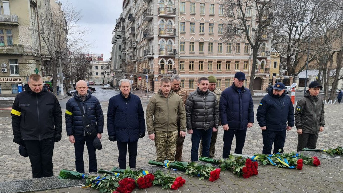 К памятнику Шевченко в Одессе возложили цветы