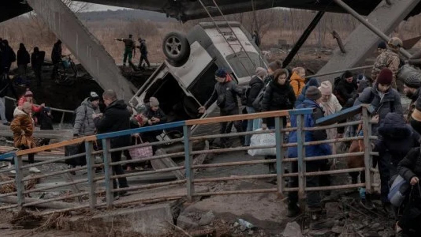 Из уничтоженных пригородов Киева эвакуируют людей