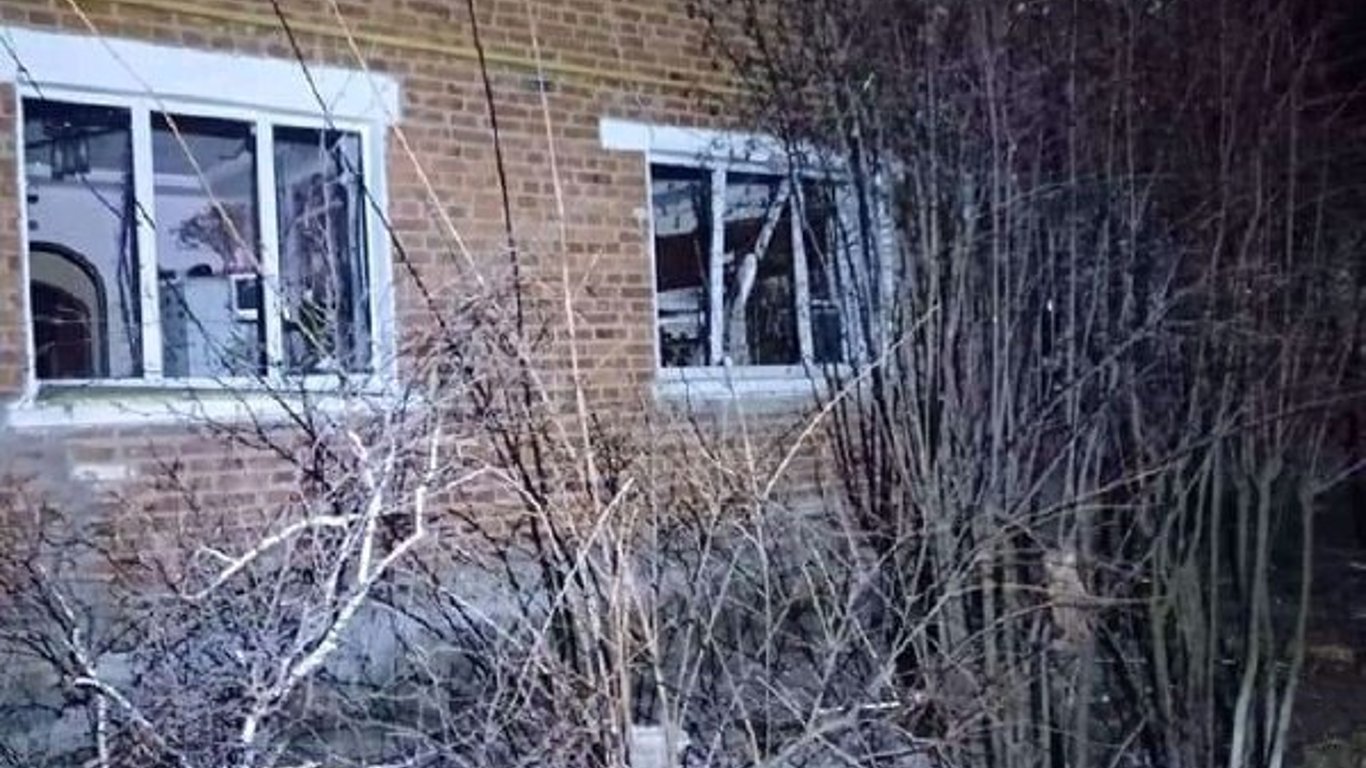 Оккупанты сбросили три авиабомбы на поселок на Харьковщине – погиб ребенок