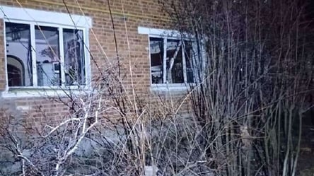 Окупанти скинули три авіабомби на селище у Чугуївському районі: загинула дитина - 285x160