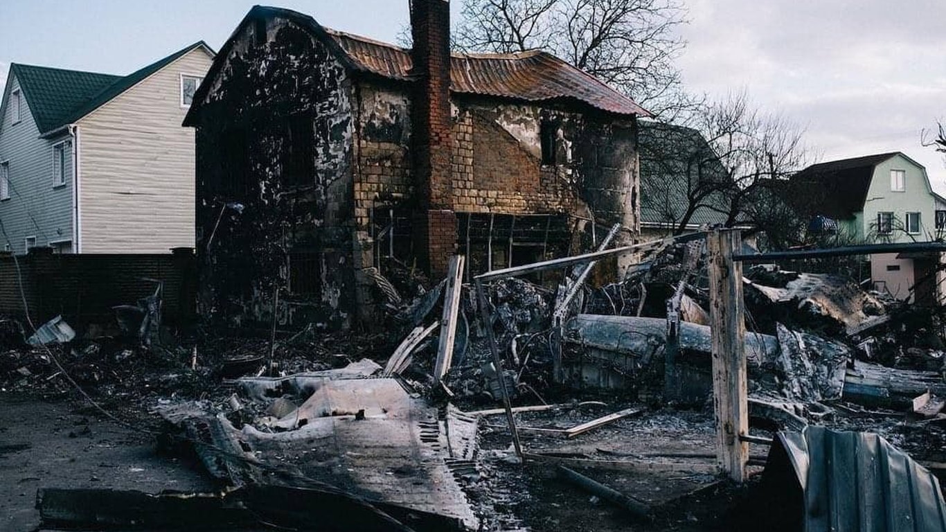 Война Украина Россия - сбитый российский самолет упал на Осокорках на жилой дом - фото