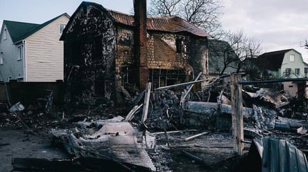 Российский самолет СУ-27 был сбит на Осокорках в Киеве и упал прямо на жилой дом: подробности и фото - 285x160