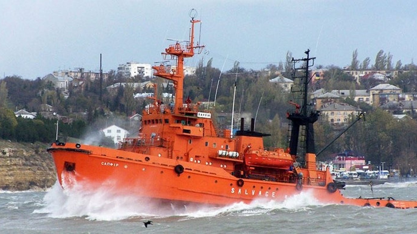 Захоплене на Одещині судно примусово ведуть в Севастополь
