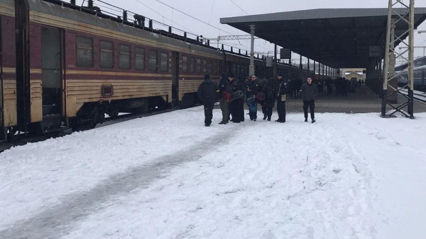 Из Харькова отправляются 13 эвакуационных поездов