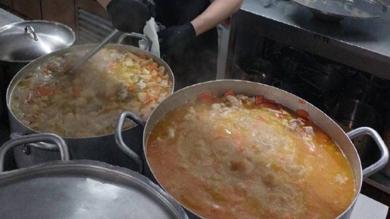 Киевским активистам нужна помощь в приготовлении пищи для нуждающихся: куда обращаться