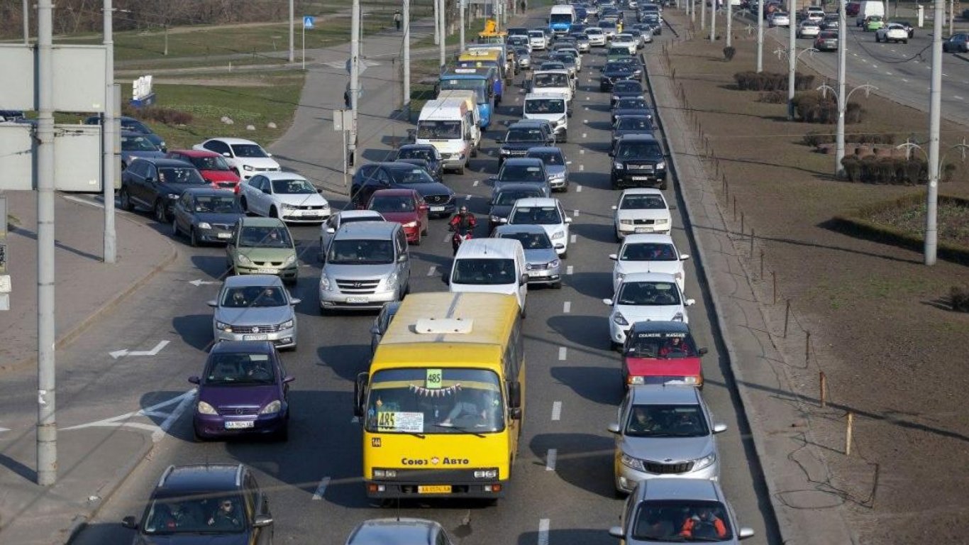 Що взяти з собою у машину цивільним під час воєнного стану - перелік