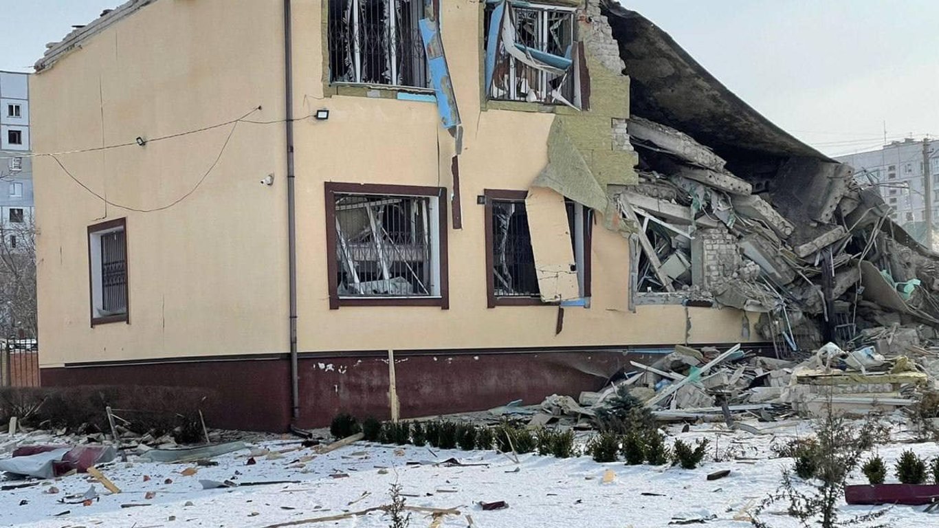В Чугуеве российский снаряд разрушил здание СБУ