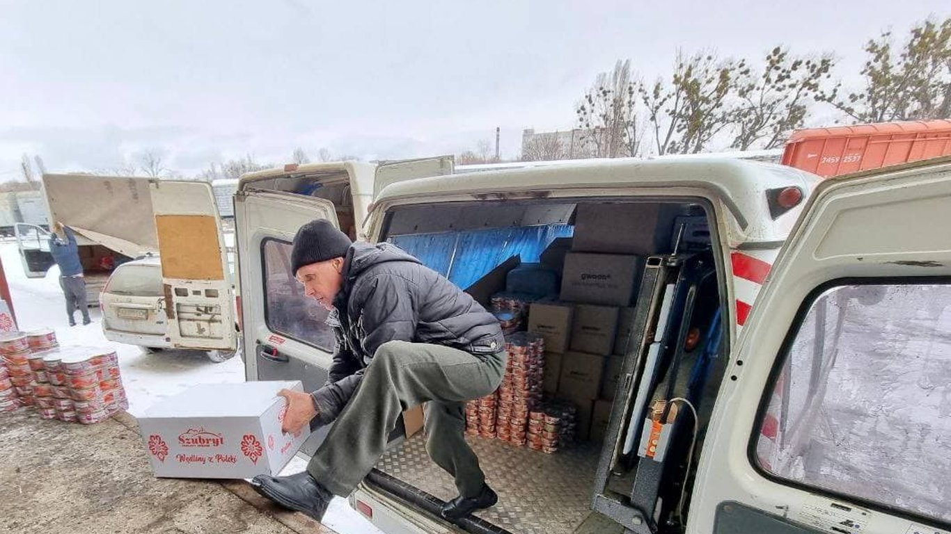 У Харкові показали, як працює склад із гуманітарною допомогою