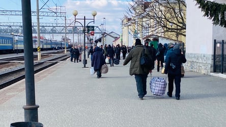 Эвакуационный рейс Киев-Ужгород: сколько часов нужно отбыть в забитом поезде в борьбе за выживание. Фото - 285x160