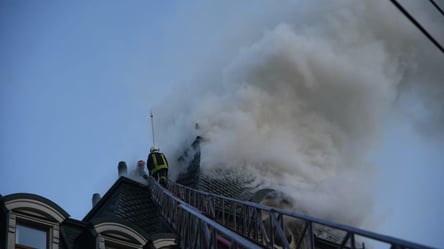 Враг из беспилотника обстрелял Киев: горело здание на Подоле - 285x160