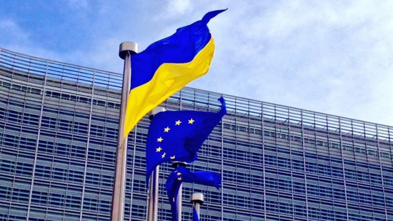 Большинство европейцев поддерживают вступление Украины в ЕС и предоставление ВСУ оружия
