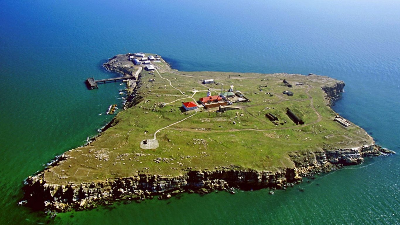 Як виглядає острів Зміїний на Одещині після нападу орків